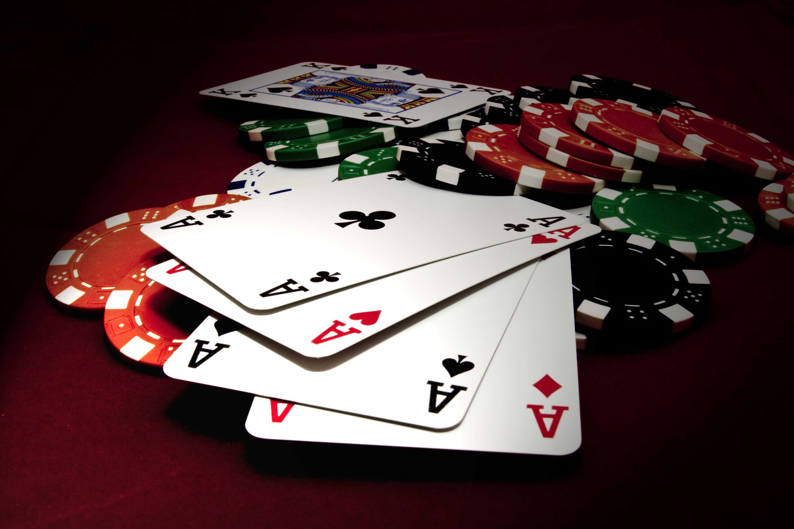 Kasino Korttipeli: Opas Aloittelijoille ja Ammattilaisille
