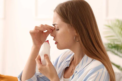 Miten lopettaa nenäverenvuoto nopeasti ja tehokkaasti