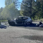 Espoossa moottoripyörä ja auto törmäsivät ja paloivat