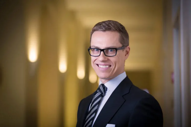 Onko Alexander Stubb biseksuaali? Spekulaatiot ja Faktat