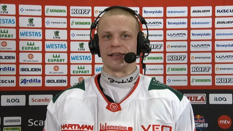 Kuka on Atro Leppänen? Tutustu NHL-puolustajaan